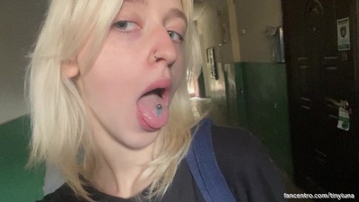 Ik was zo opgewonden dat ik mijn kont neukte terwijl ik over mijn clitoris wreef