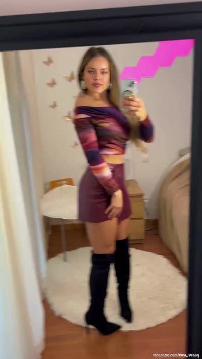 I love high heels and no panties, am I cute? 🥰
