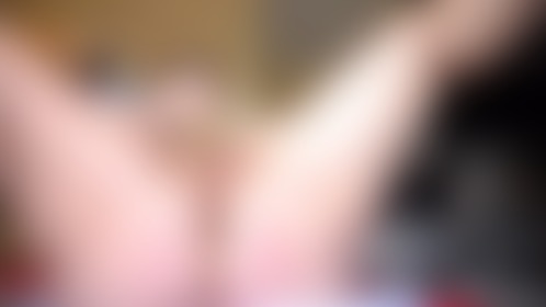 Jen Fuck her Pussy with a Golden Dildo - post hidden image