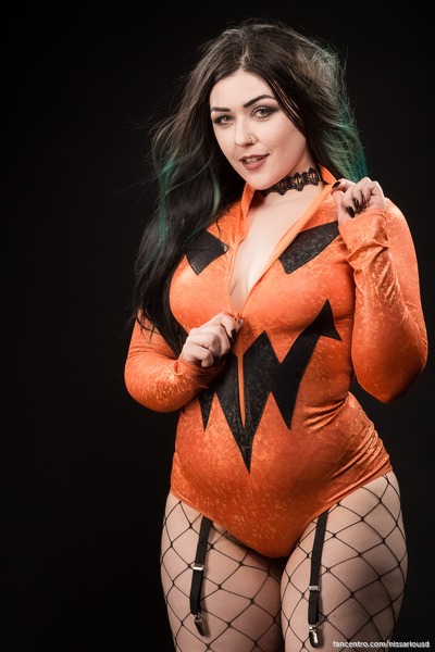 Full Pumpkin body suit set todaaay ;D This is a non nude set, but she's professional, and she's cute as hell!