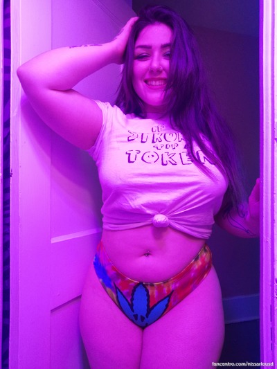 Titties, bush and ass under the grow light!! Calling all stoners - this set is for you!! XD