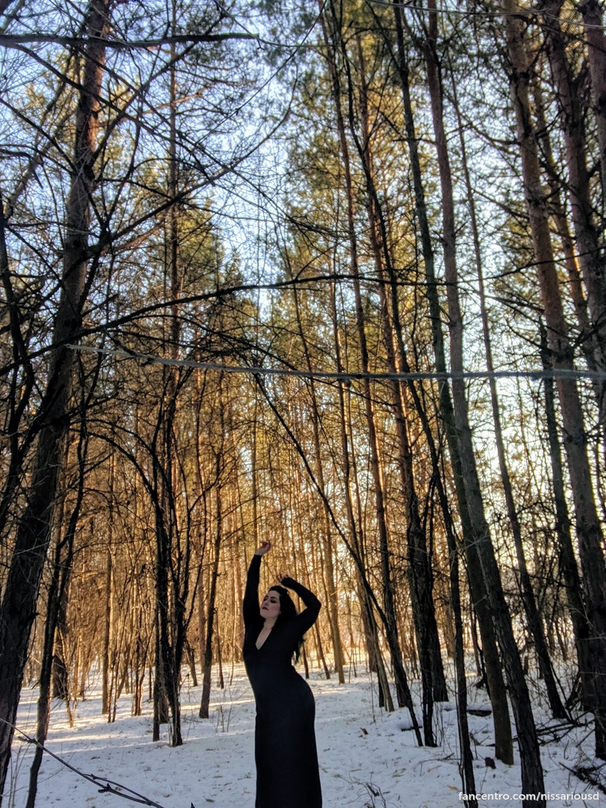 Bush in the snow!! I loooove this set, it's from a couple years ago, and I just love how my dress, titties, booty and bush all look in the snow! <3 1