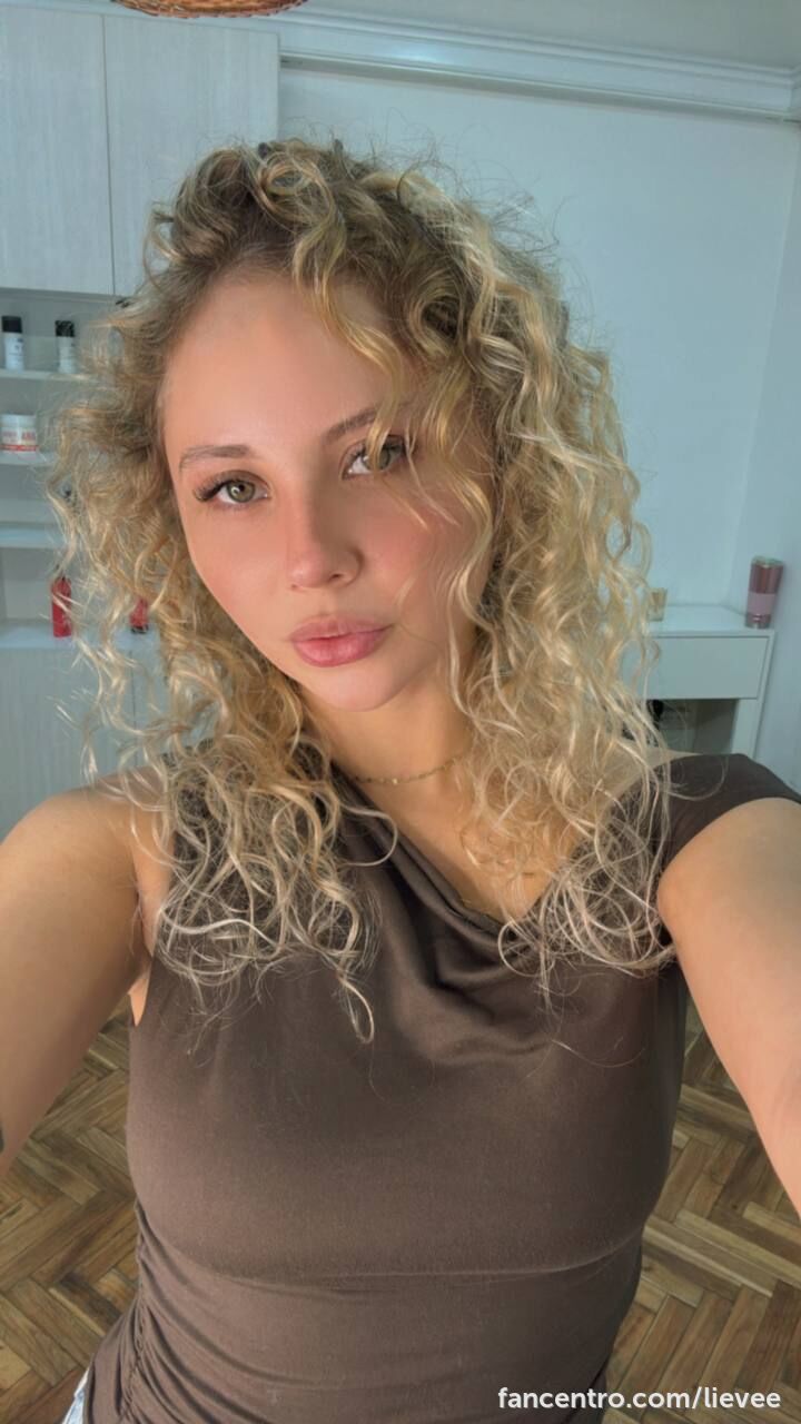 I am a blond bombshell now 🤭 1